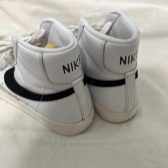 black and white Nike Blazer Mid '77 Vintage - Picture 3 of 6